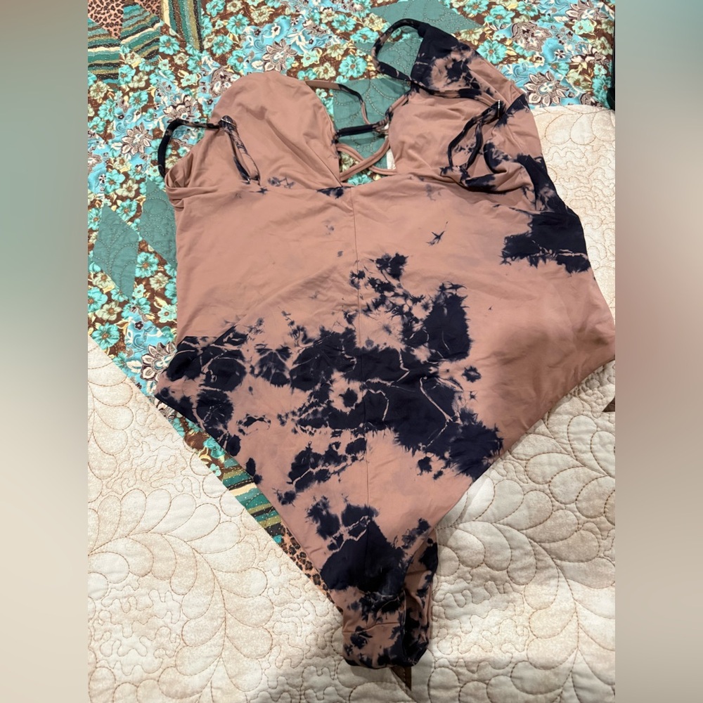 Dippin' Daisy's Eco Bliss One Piece Swimsuit tie-dye print and a lace-up XL - Picture 5 of 8
